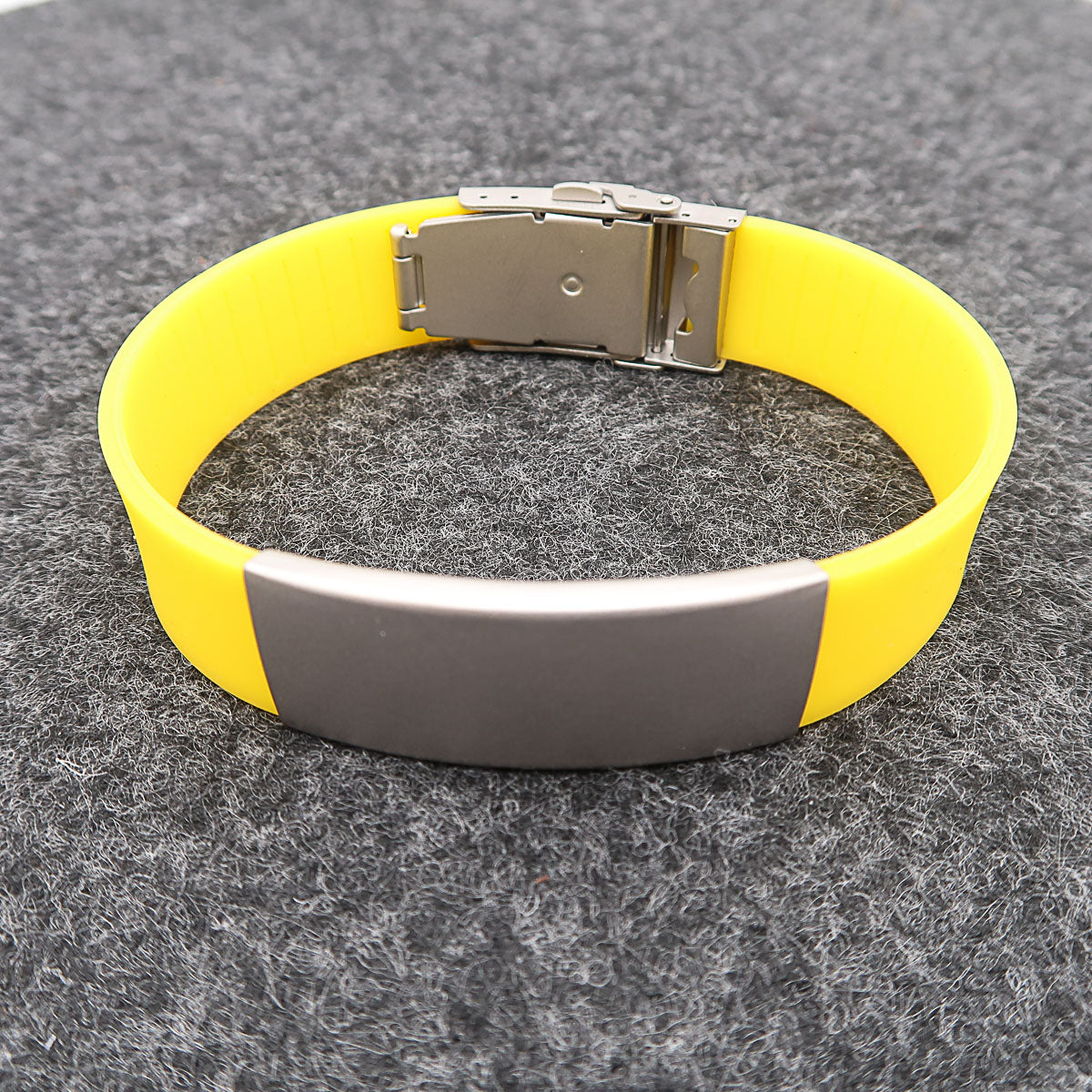 Senioren contact opnemen met armband, dementiearmband met gratis gravure