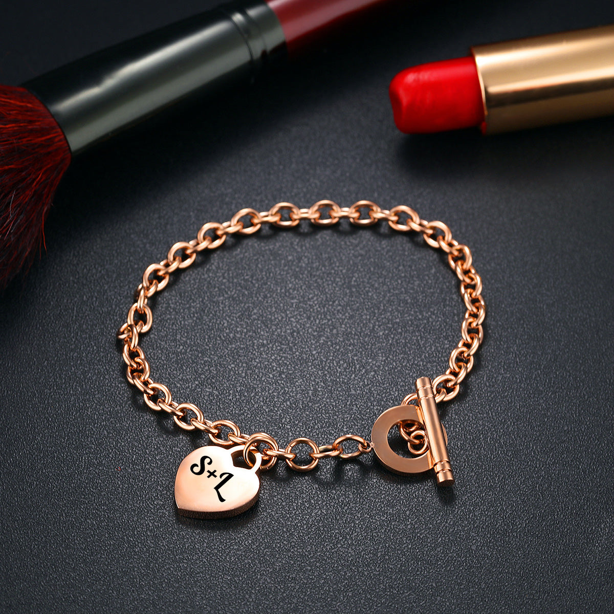 "Love" armband met hartvormige bedel, gravure van initialen