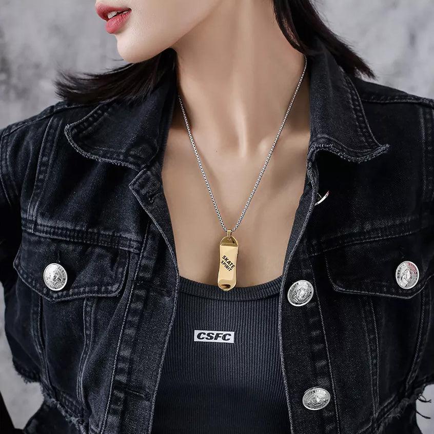 Collier "Skater" en acier inoxydable avec pendentif skateboard et gravure
