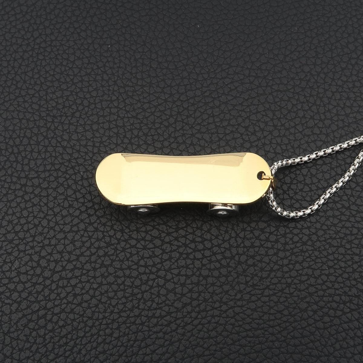 Collier "Skater" en acier inoxydable avec pendentif skateboard et gravure