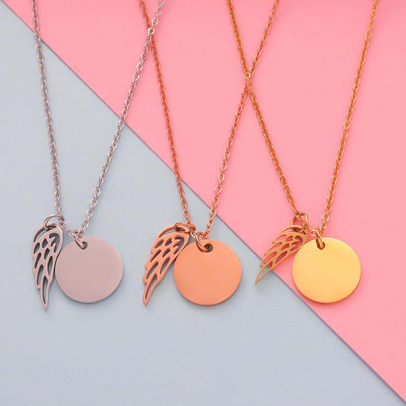 Collier "Feather" avec breloque gravée pour les initiales