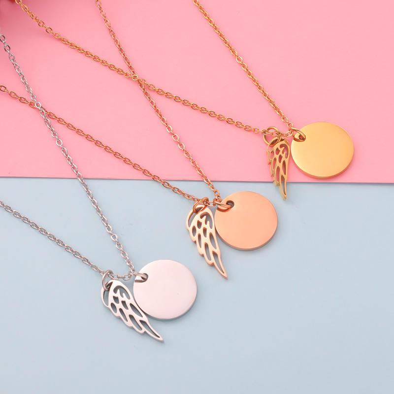 Collier "Feather" avec breloque gravée pour les initiales