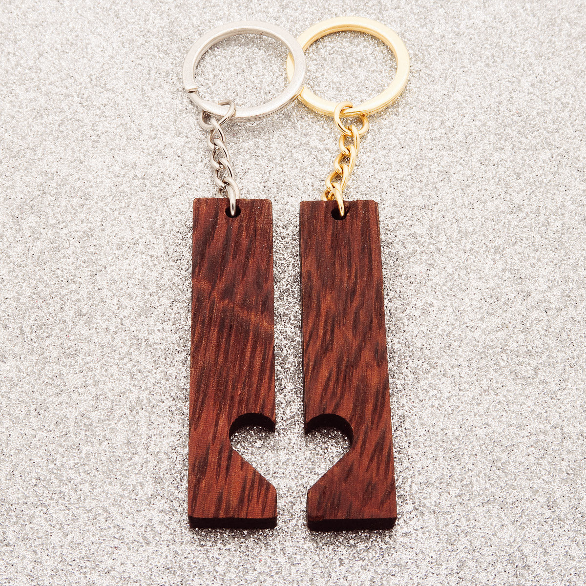 Partner Key Pendant Set "Heart to Heart Walnut" en bois - avec gravure